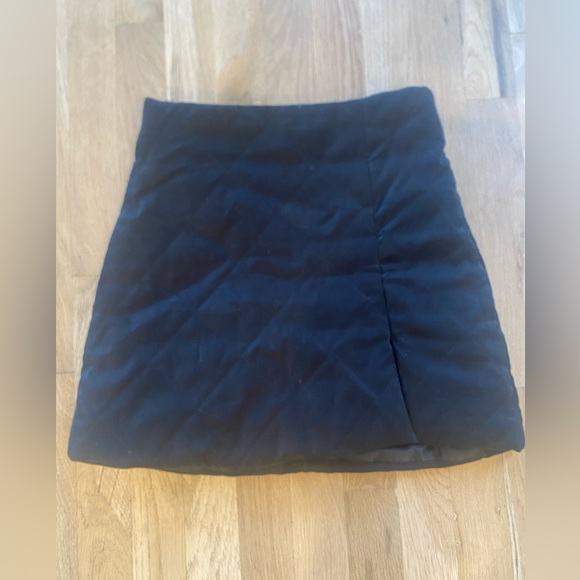 Forever 21 black quilted mini skirt small ( juniors) - Picture 1 of 5